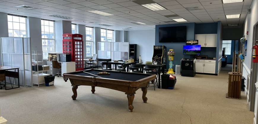 Prime Office Sublease: 16740 Birkdale Commons Pkwy, Huntersville