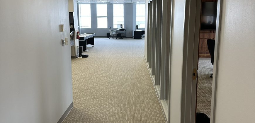 Prime Office Sublease: 16740 Birkdale Commons Pkwy, Huntersville